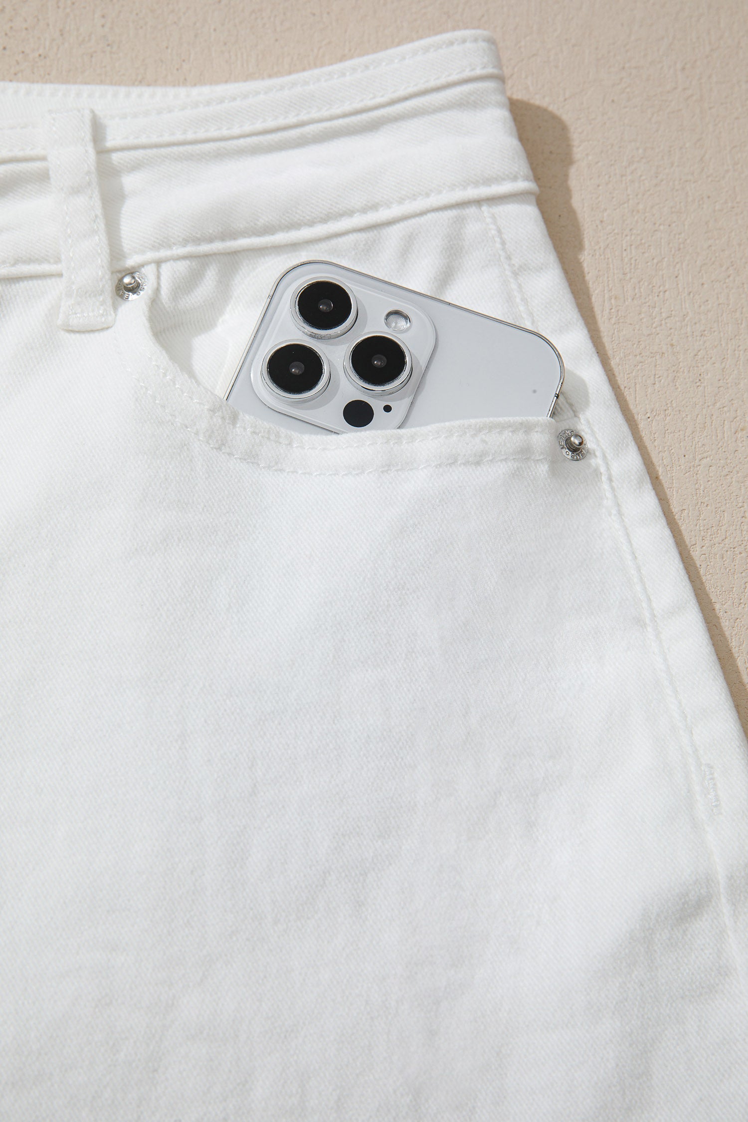 White Solid Color Loose Casual Jeans