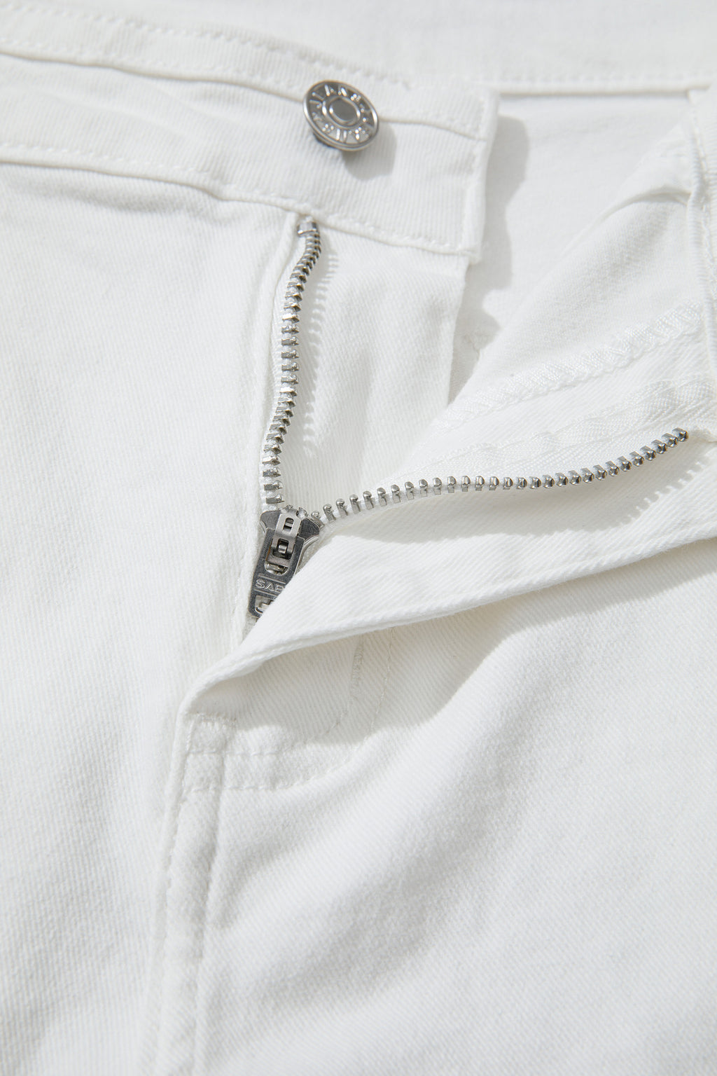 White Solid Color Loose Casual Jeans