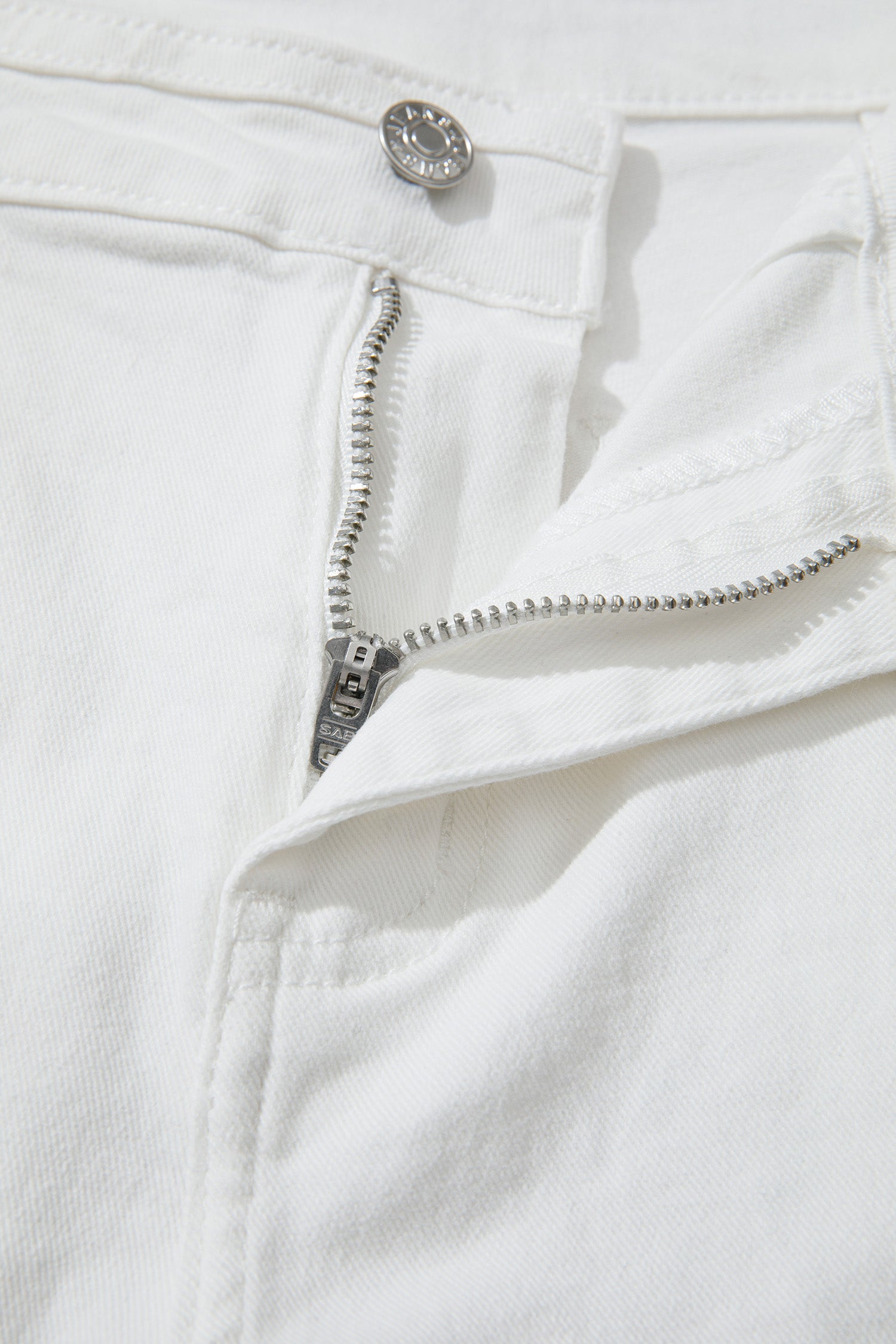 White Solid Color Loose Casual Jeans