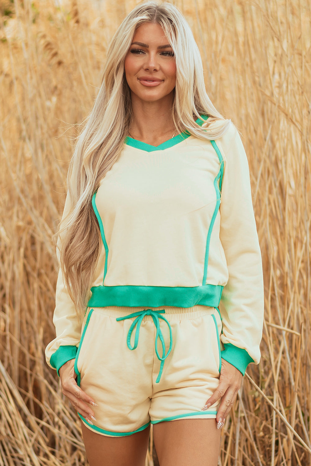 White Contrast Trim Colorblock Long Sleeve Pullover and Drawstring Shorts 2pcs Outfit